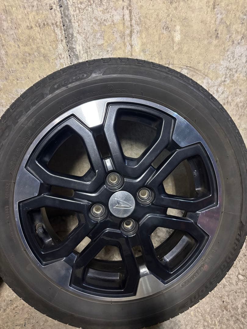 ① 送料込みにしました！　ダイハツ純正アルミホイール　　15インチ　2本のみ