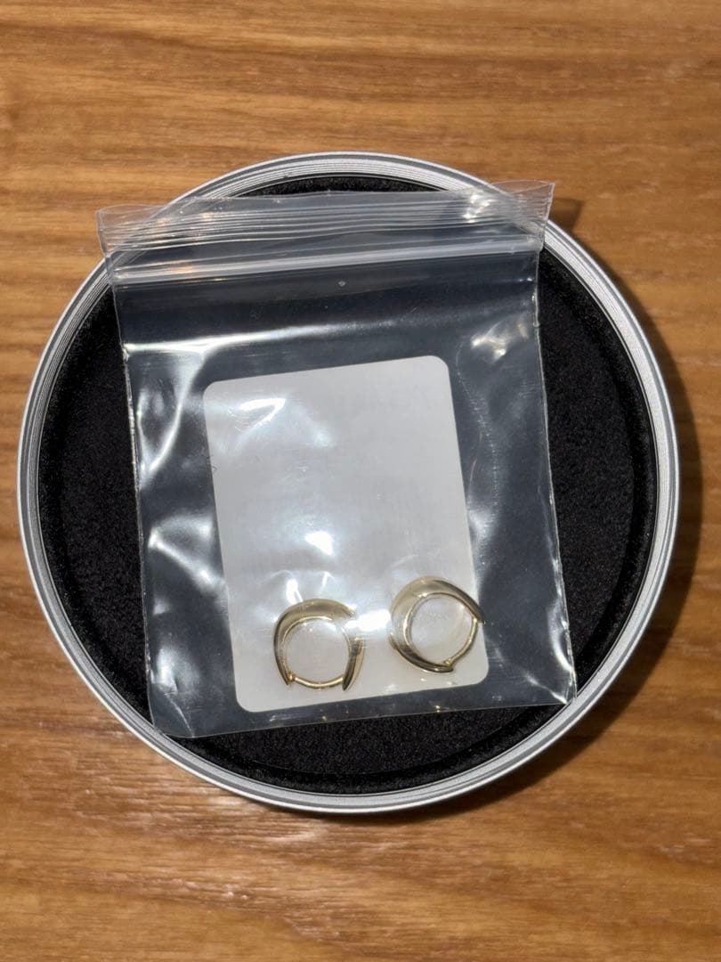 TOM WOOD ピアス Ice Huggies Gold