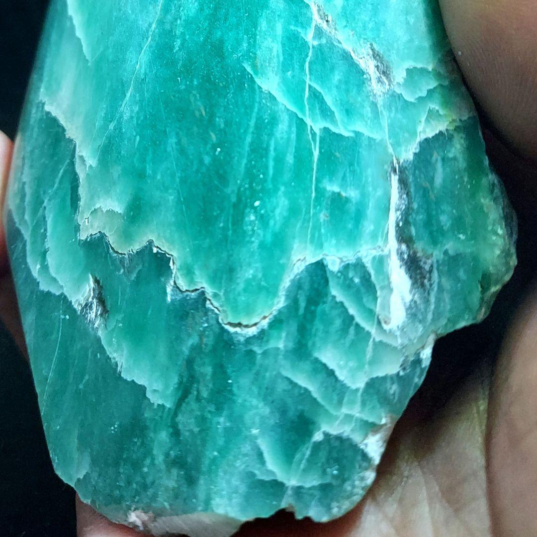 色合い綺麗で大きな インド翡翠 アベンチュリン 原石 表面磨き395