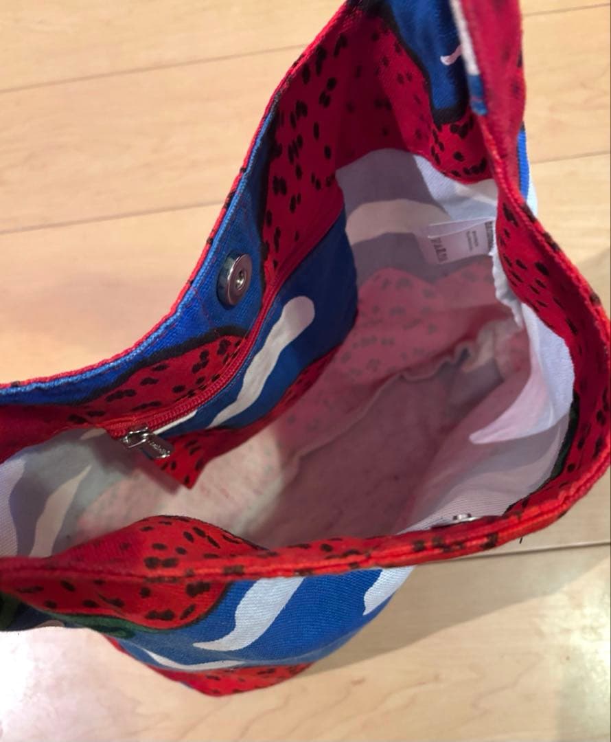 マリメッコ MANSIKKAVUORET イチゴの山 キャンバスショルダーbag