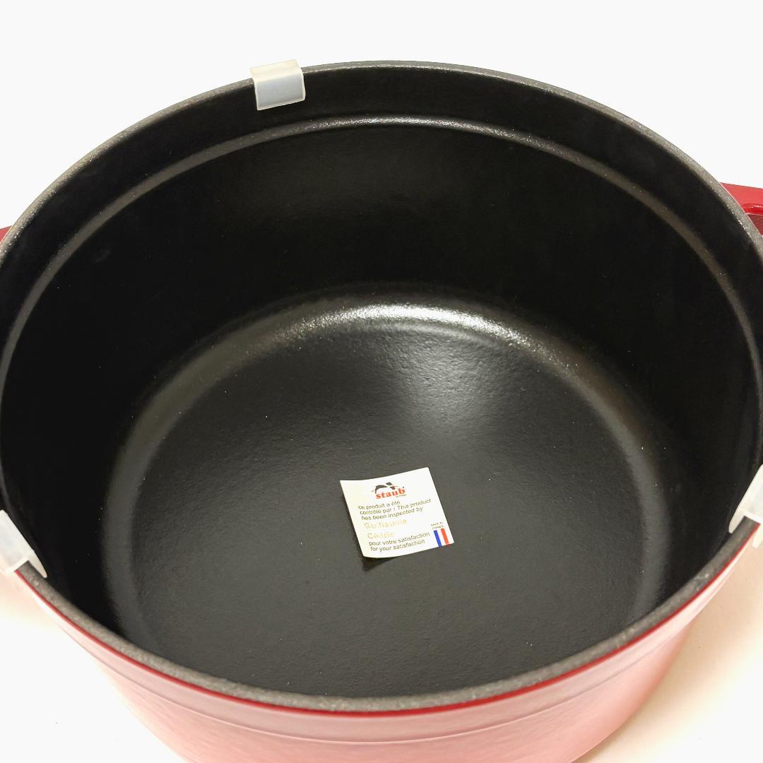 【新品未使用】ストウブ22センチ　2.6ℓ staub 鋳鉄鍋 赤
