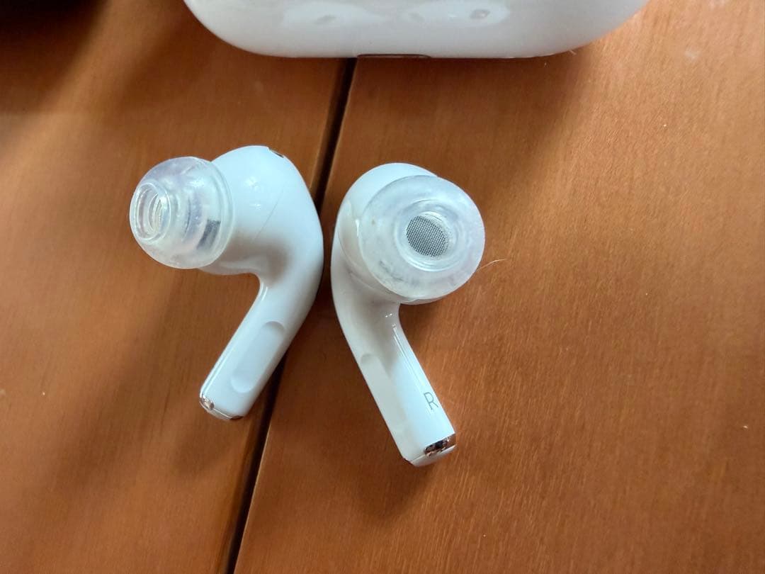 【中古】AirPods Pro2 【数回の使用のみ】