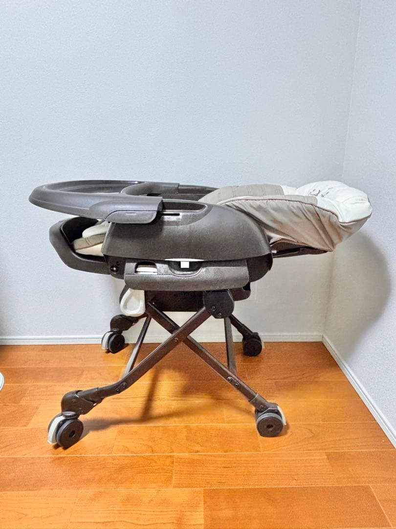 Combi ネムリラ　電動　ハイローチェア　オートスイング　トイザラス限定モデル