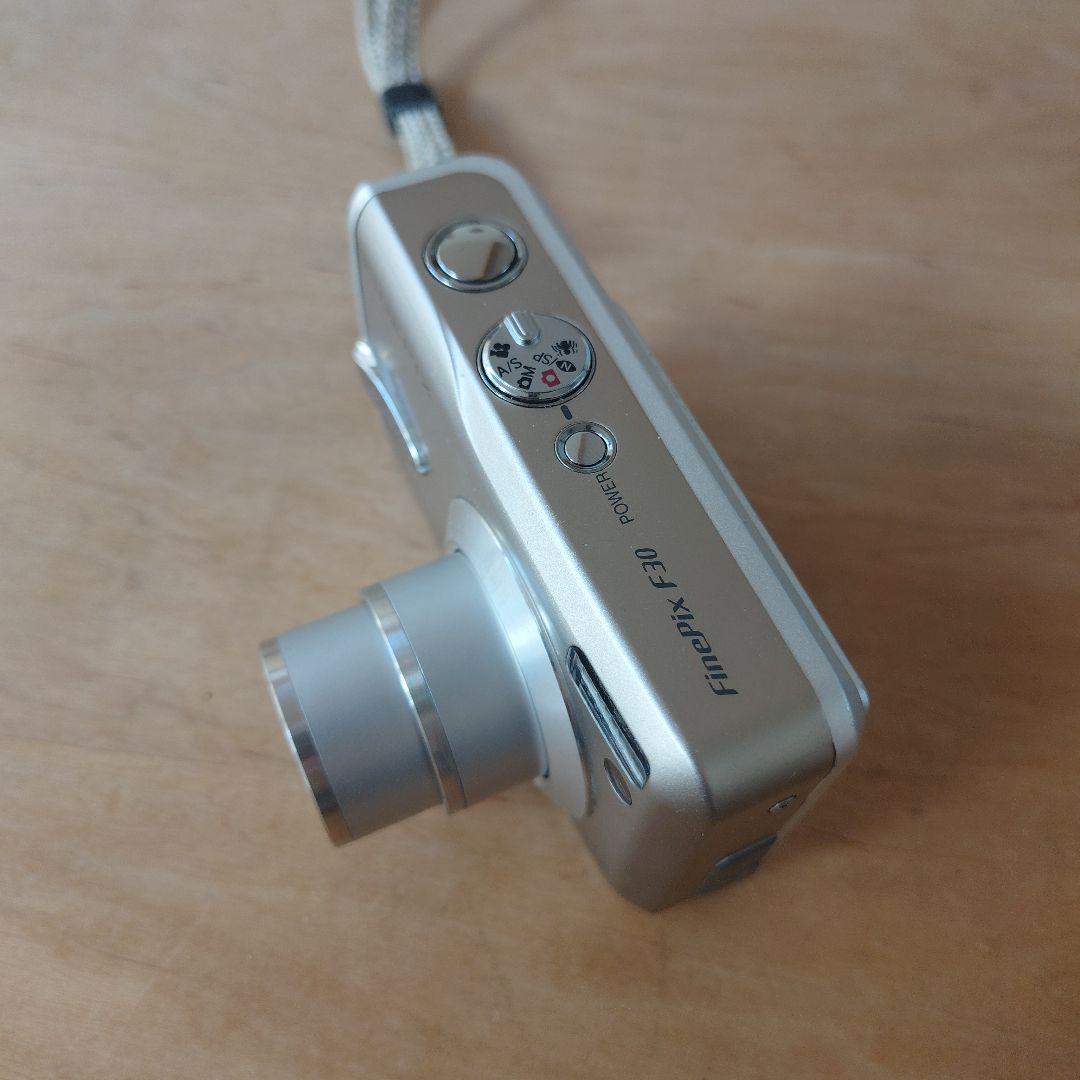 Fujifilm FinePix F30 & xDピクチャーカード2GB