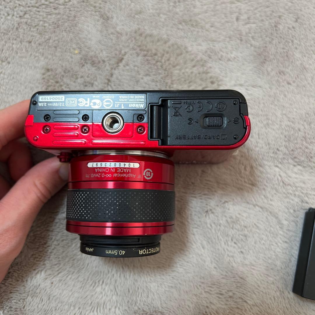 【美品】Nikon 1 J1 レッド 10-30mm レンズ付き