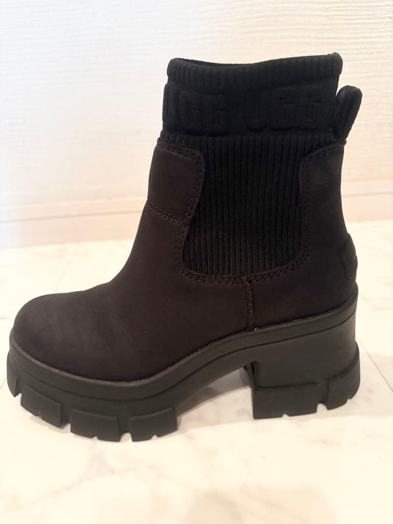 【値下げ】UGG 美品 24cm 公式完売　ブルックリンチェルシー