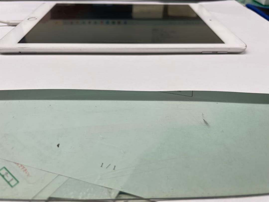 Apple iPad シルバー 本体　第6世代　Wi-Fiセルラー32GB