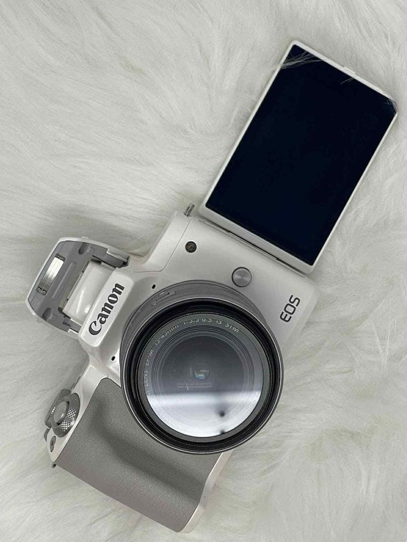 Canon EOS Kiss M ホワイト ダブルズームキット中古