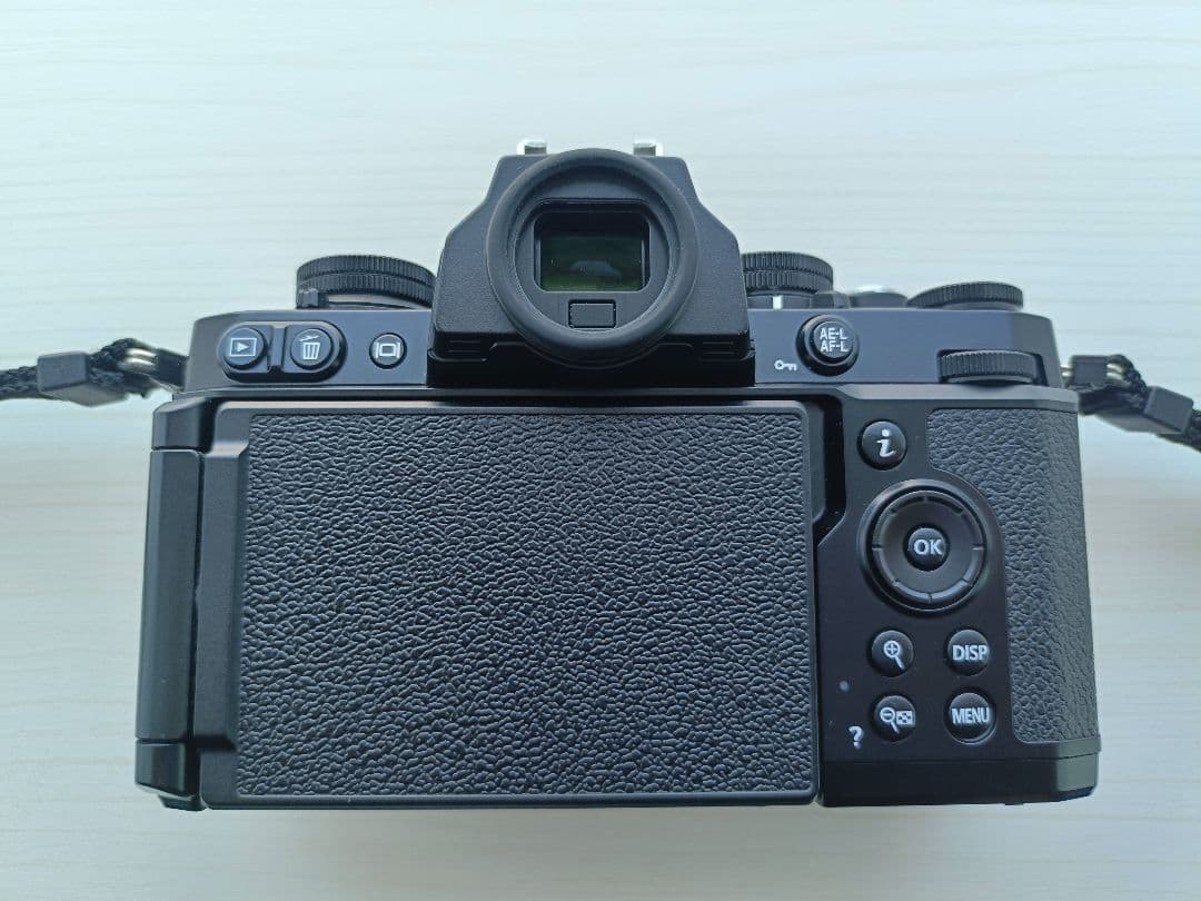 山*田様 Nikon Zfc 28mm f/2.8 キット(訳あり)＋グリップ、