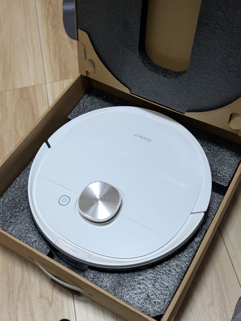 DEEBOT OZMO T8+ ロボット掃除機 本体　ゴミ収集スタンド付き