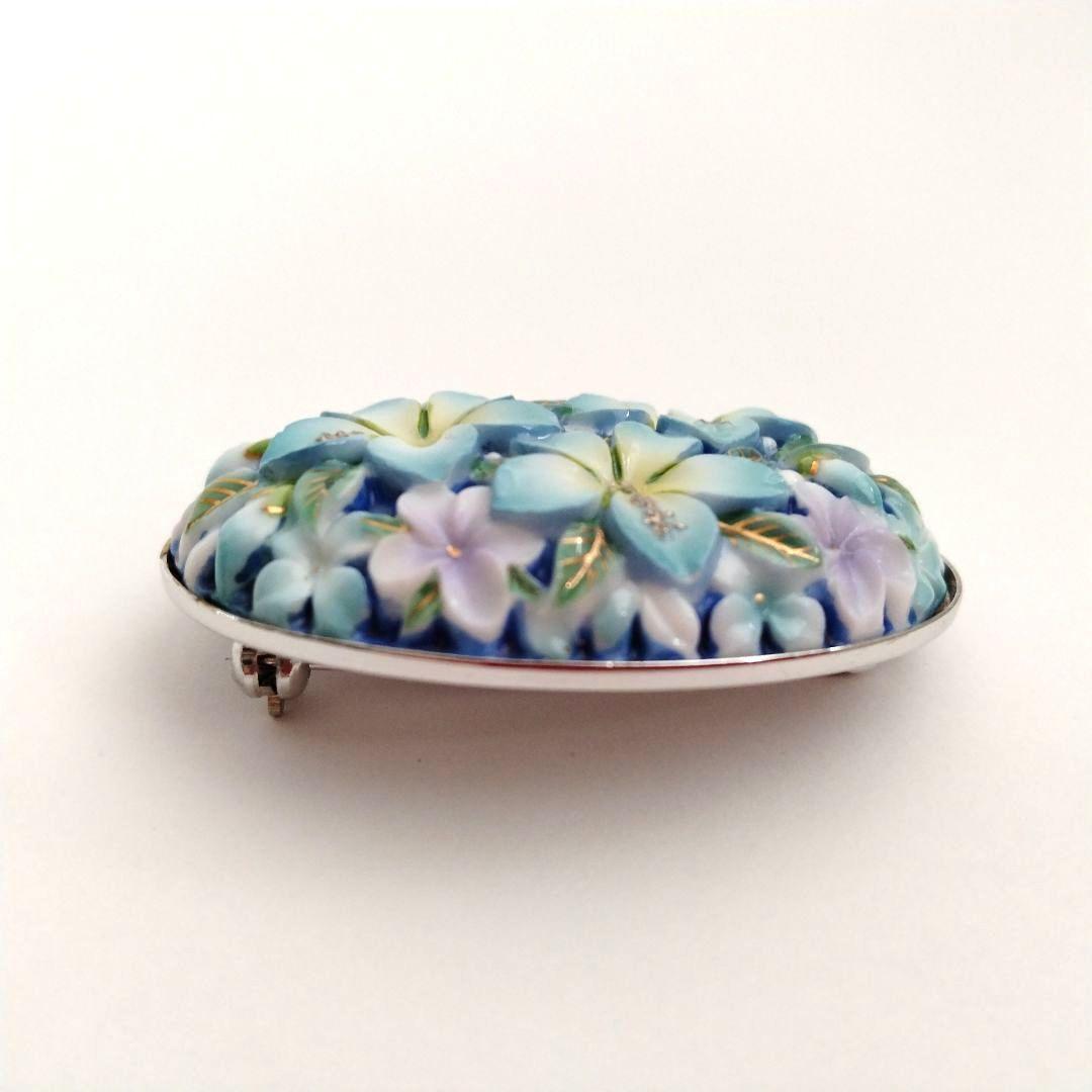 昭和レトロ　俊兼　としかね　有田焼　陶器製　花　小花　ブローチ　青　水色　レトロ