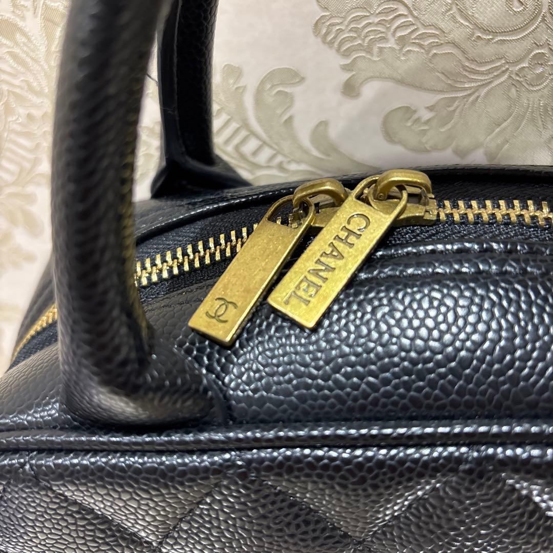 CHANEL ブラック レザー ハンドバッグ