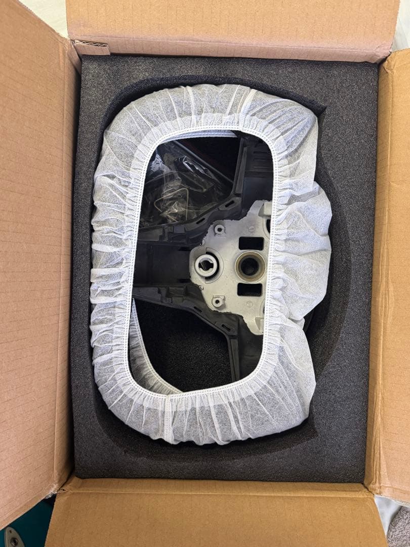 Tesla model 3 ヨークステアリング