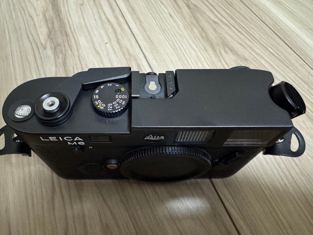 【美品】Leica M6 黒バッジ換装済 (赤バッジ付)