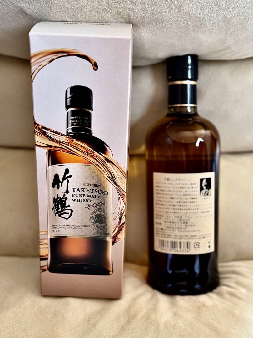 竹鶴　ピュアモルトウィスキー700ml アルコール度数43%。