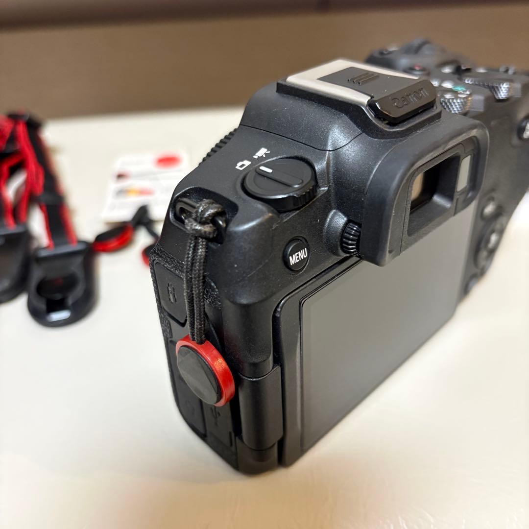 Canon EOS R8 ボディ　フルサイズミラーレス