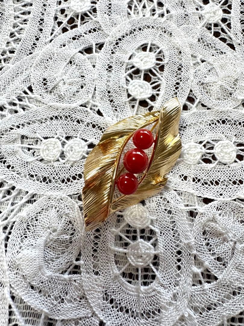 【送料込み】サンゴブローチ