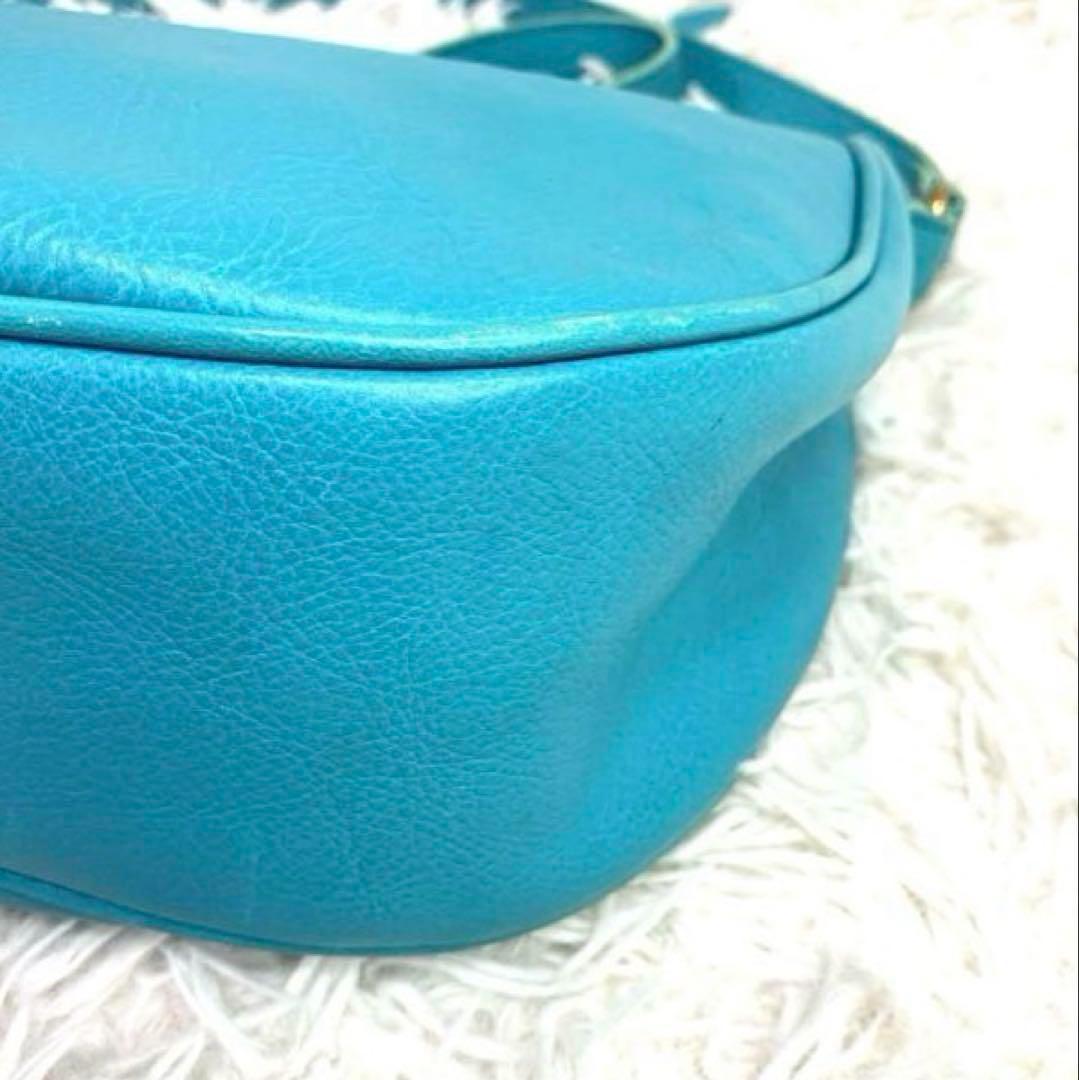 希少カラー　イルビゾンテ　ショルダーバッグ　ハーフムーン　半月　三日月　ブルー