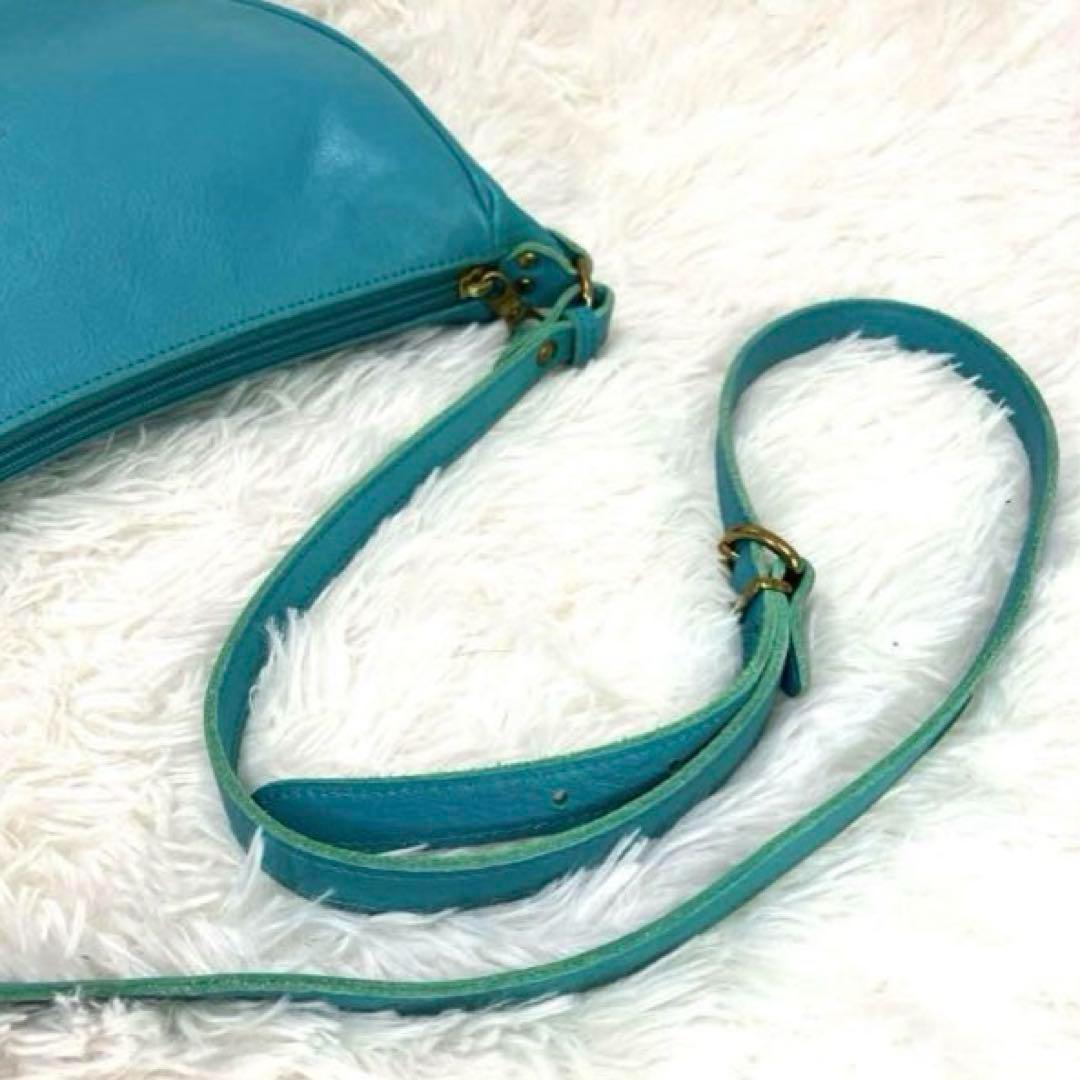 希少カラー　イルビゾンテ　ショルダーバッグ　ハーフムーン　半月　三日月　ブルー