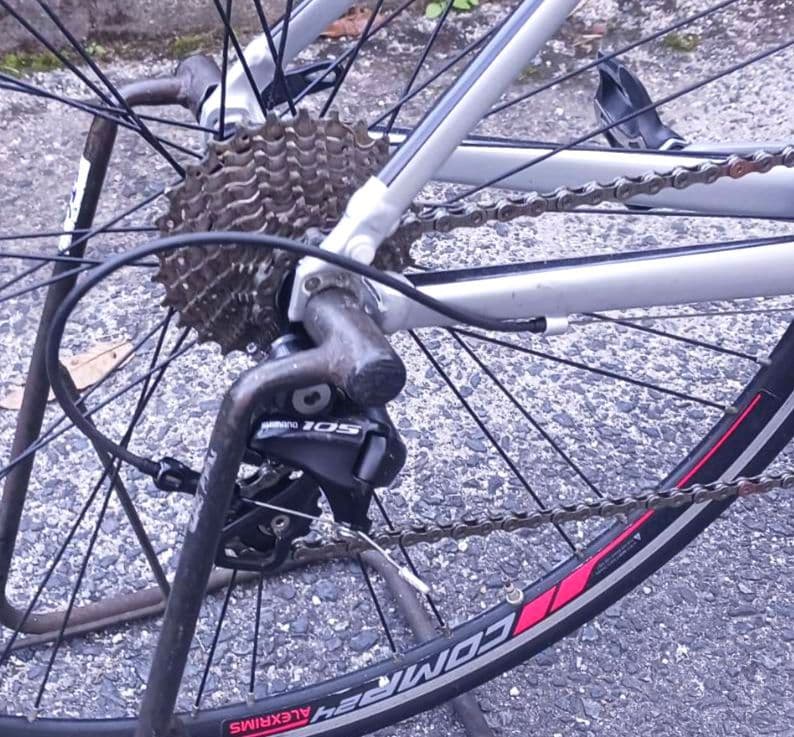 GIANT ロードバイク 11速 105他 送料込 状態良好 値下中