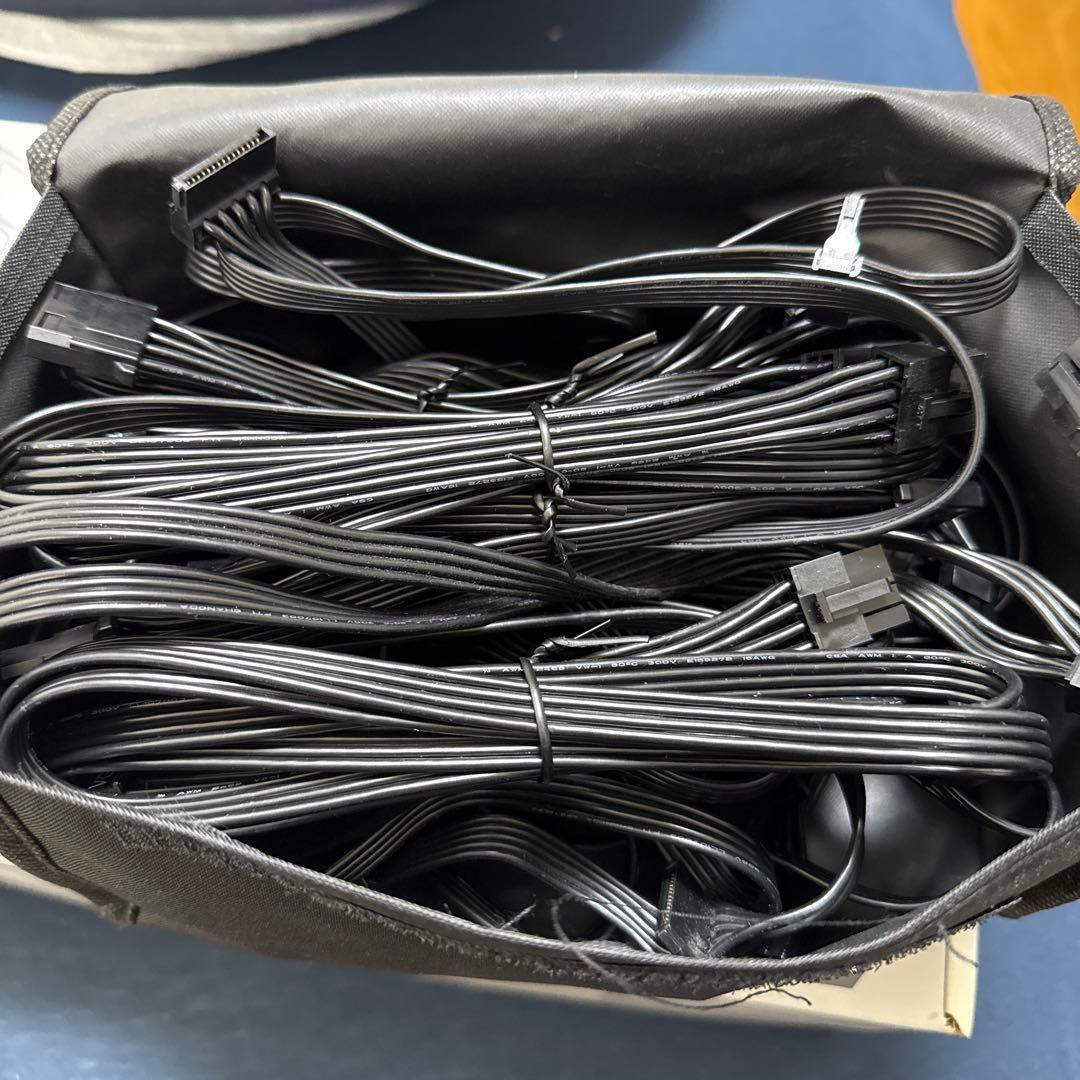 SUPER FLOWER LEADEX SE PLATINUM 1000W 電源