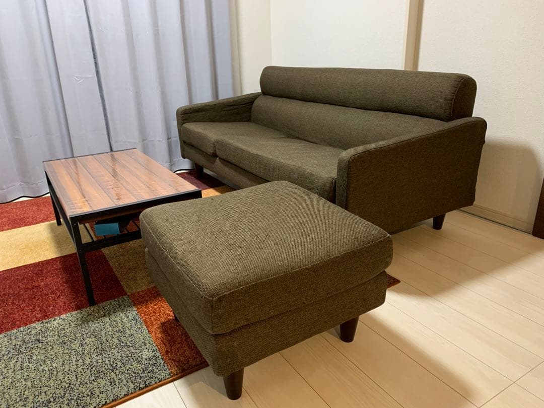 カウチソファ、スタンダード＋オットマンへの組み換え可能。モスグリーン。