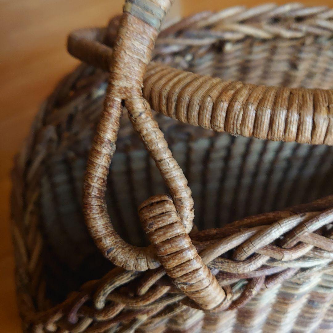 籐製ブラウンハンドバッグ