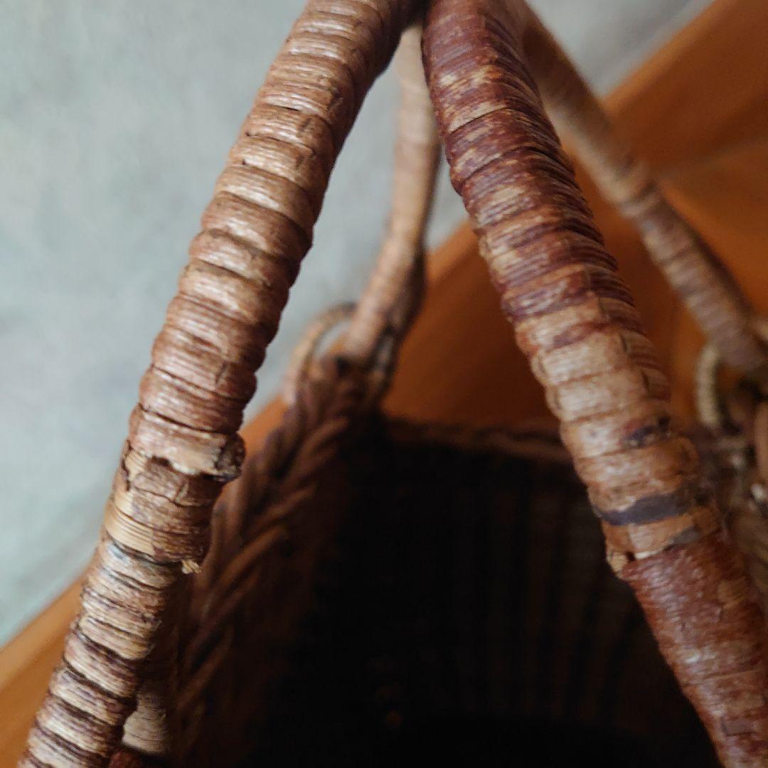 籐製ブラウンハンドバッグ