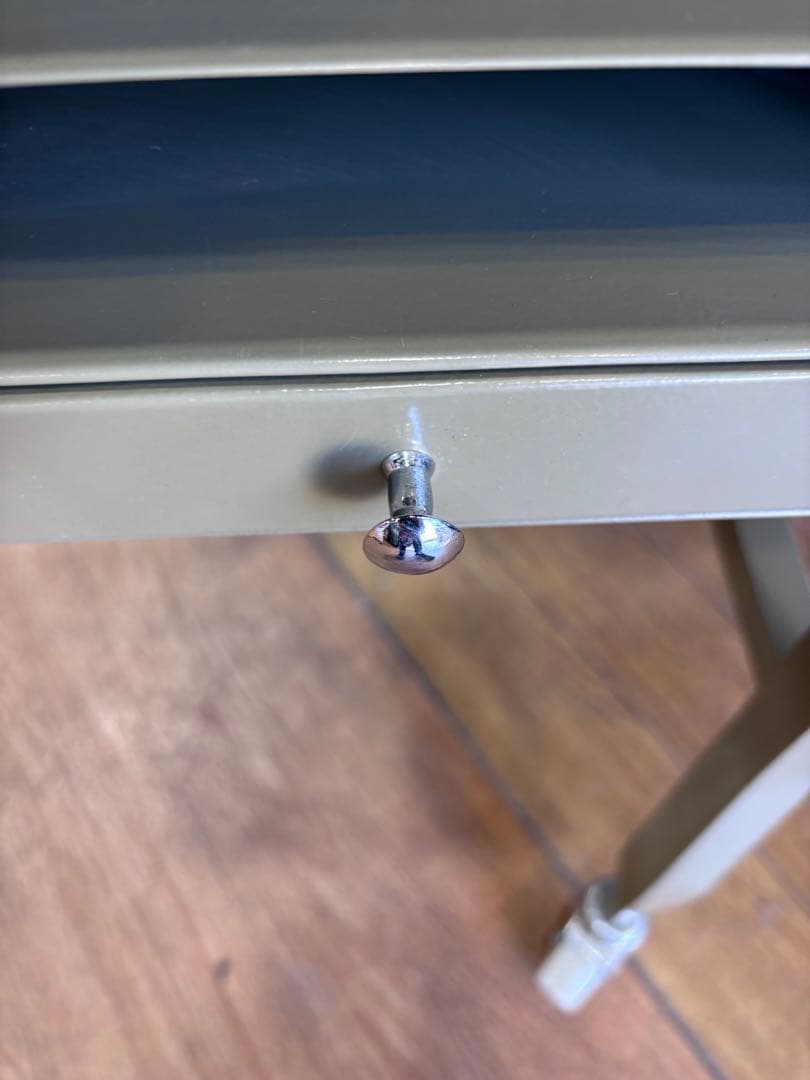 T8 ESSEN スチールデスク