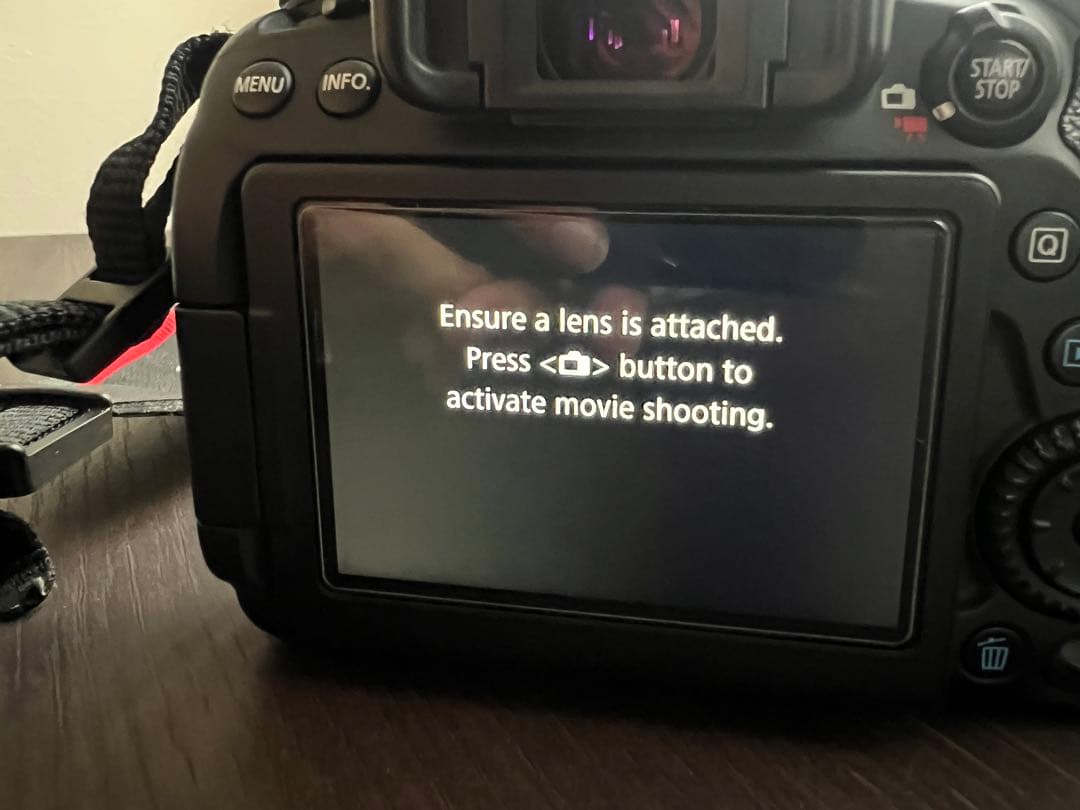 Canon EOS 80D デジタル一眼レフ 本体とバッテリーセット