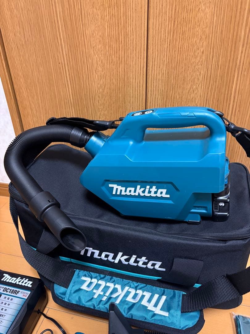 あ*〜様 Makita 充電式クリーナCL184D ／充電器DC18RF／BL1