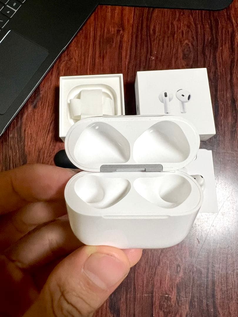 【らいとひかる 】Airpods 4 ANC無し。mxp63j/a