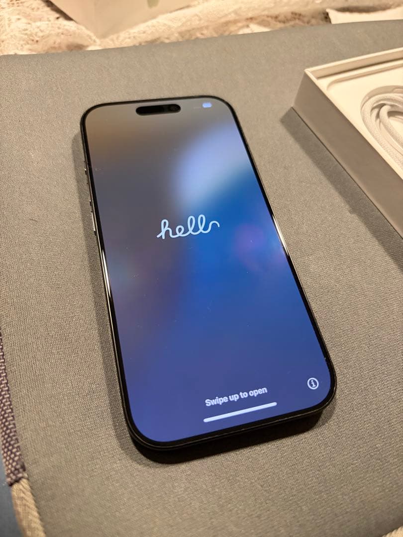 Apple iPhone 16 Pro 本体　ブラックチタニウム　256GB