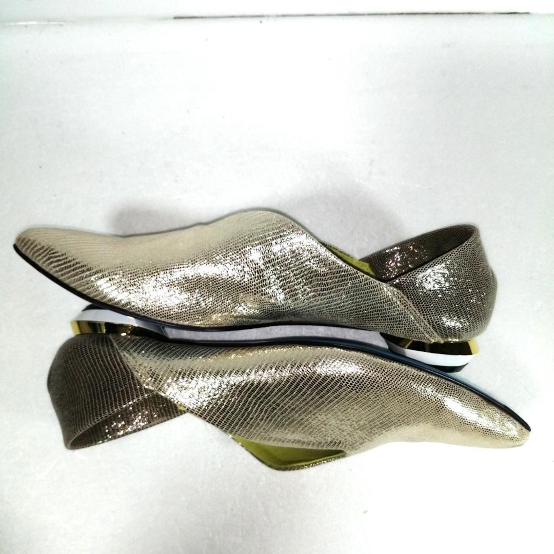 mana vカット　パンプス フラットシューズ