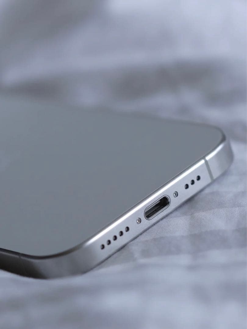 iPhone 15 Pro ホワイトチタニウム 256 GB SIMフリー