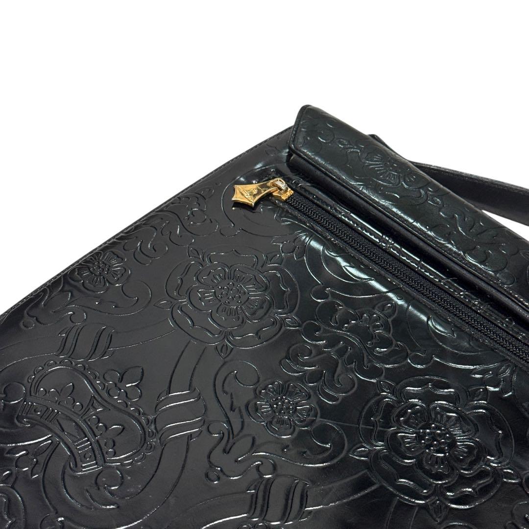 ヴィヴィアンウエストウッド　ビジネスバッグ　オーブロゴ　型押し　総柄　金具