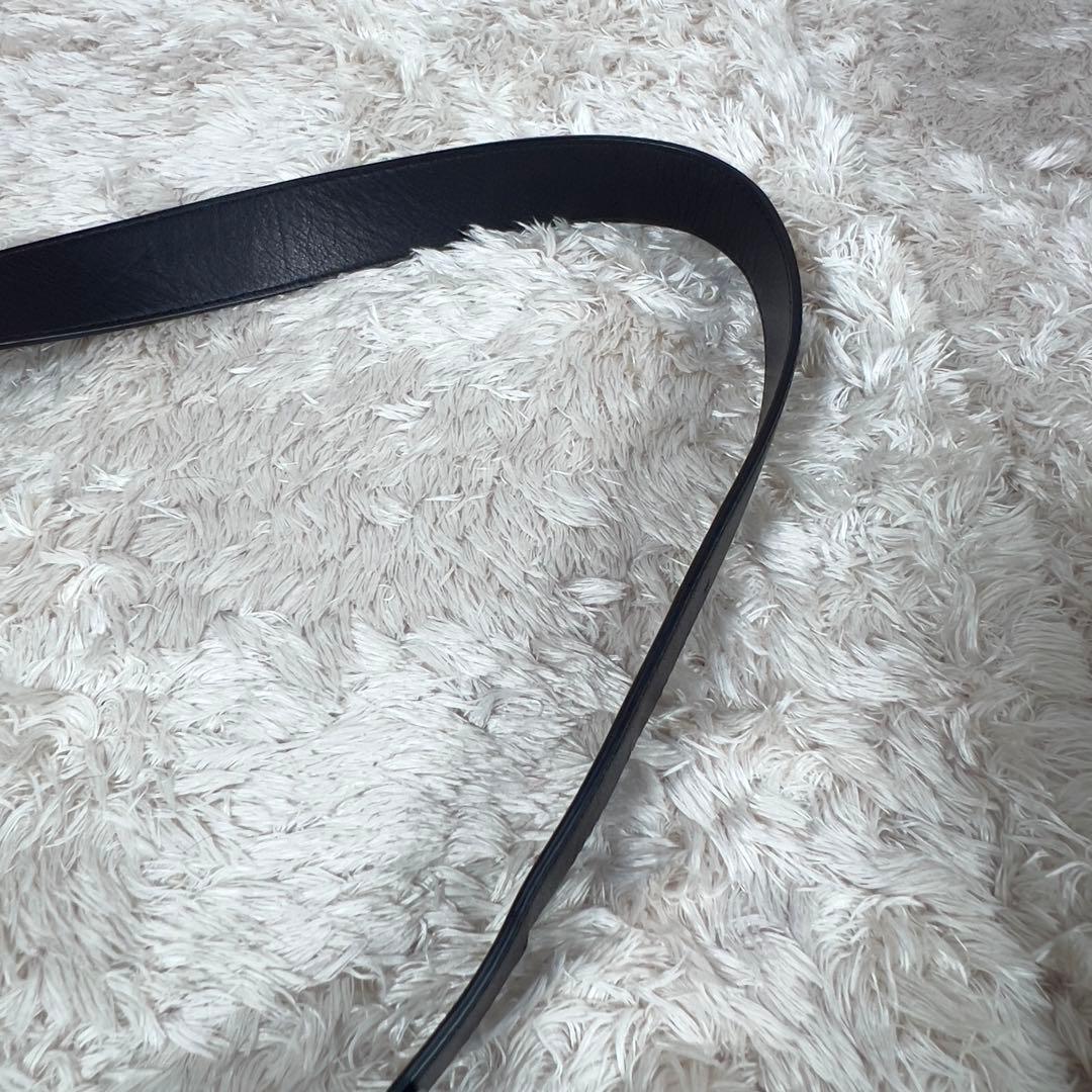 美品 カワカワ hatome ハトメ　ボディバッグ レザー ブラック