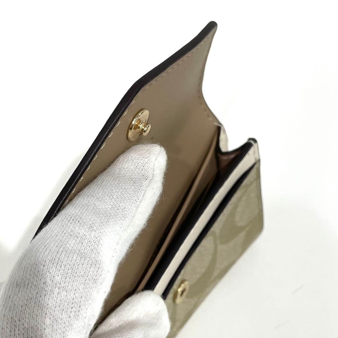 COACH 名刺入れ ベージュ/ホワイト シグネチャー カードケース コーチ