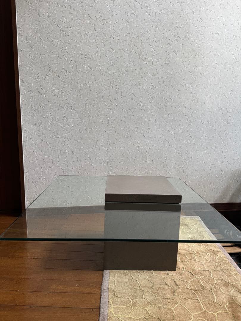 送料込み　moda en casa フライングテーブル ガラス コンクリート