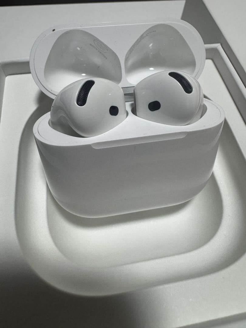 Apple AirPods 4 (アクティブノイズキャンセリング搭載)