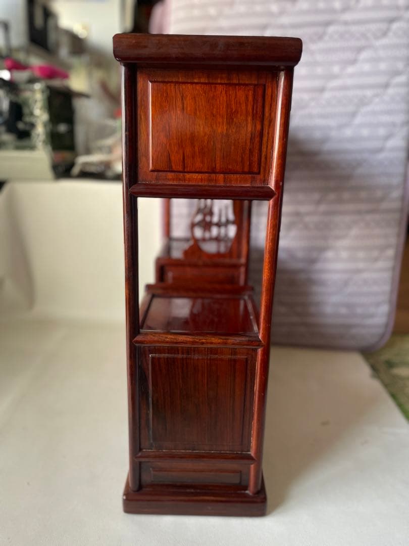 螺鈿細工 小ぶり 茶箪笥 飾り棚 段違い茶壷棚 和風飾り棚 透かし彫り 茶道具