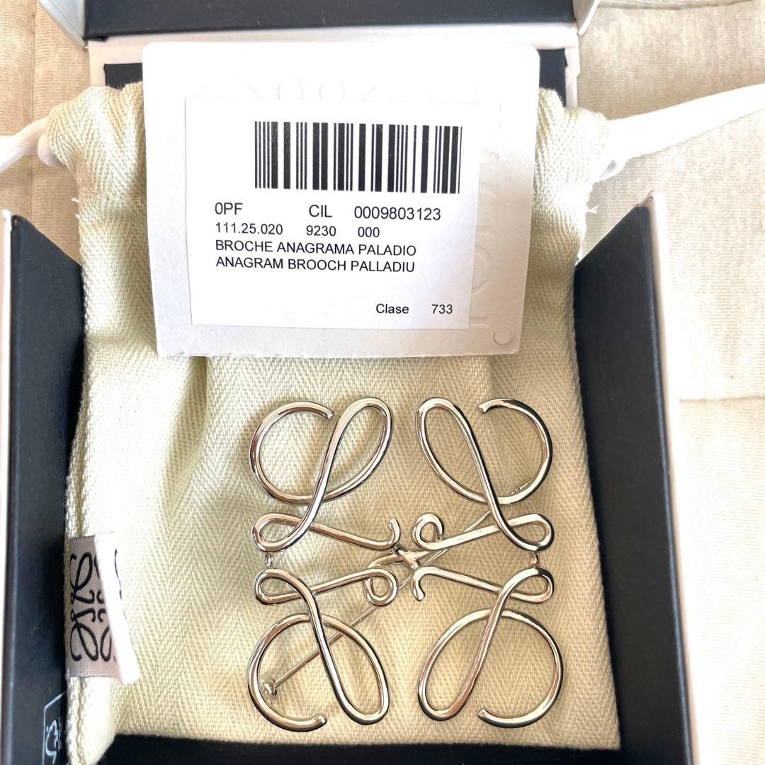 ロエベ アナグラム　ブローチ
