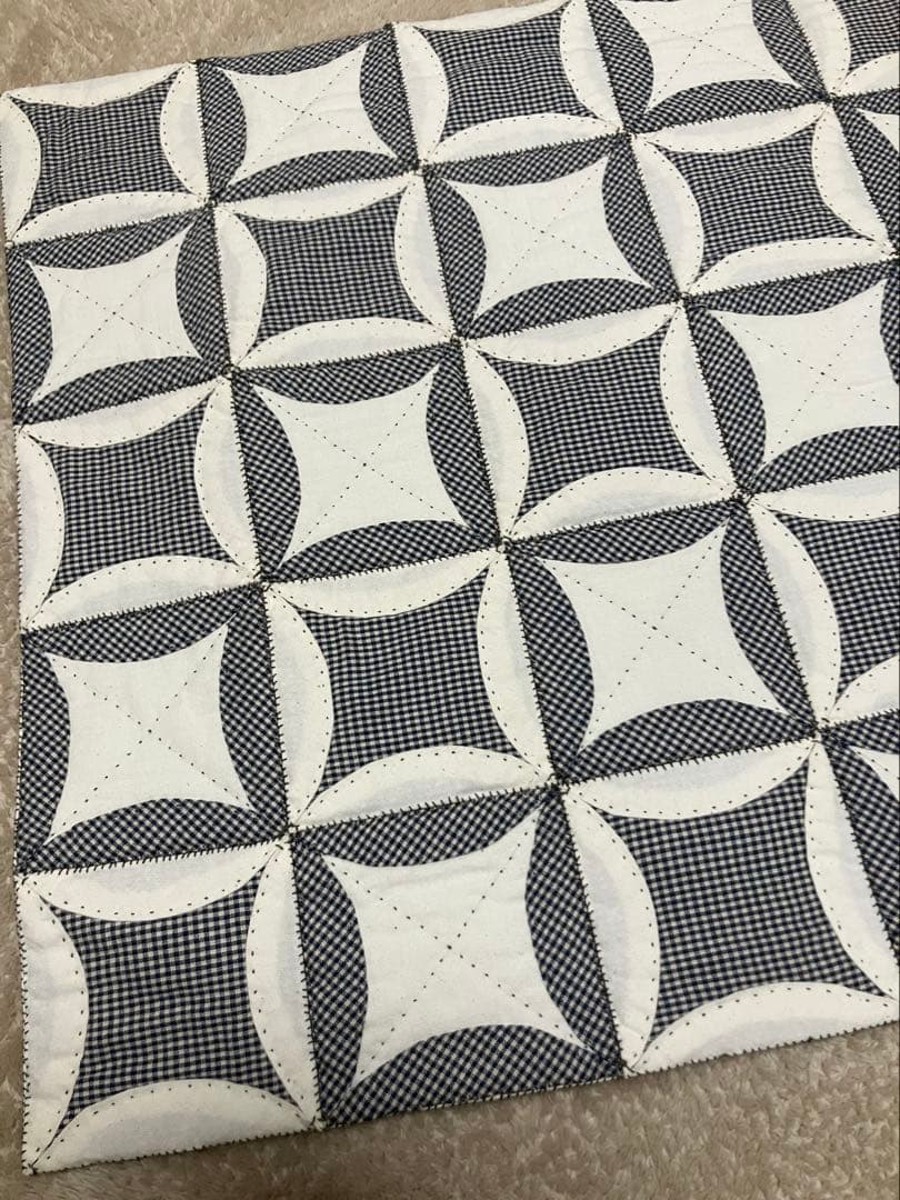 おばあちゃんのパッチワークキルトクッションカバー ハンドメイド　インテリアマット