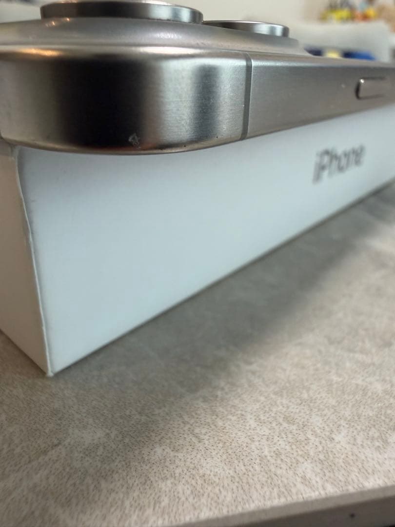 Apple iPhone 15Pro ナチュラルチタニウム本体