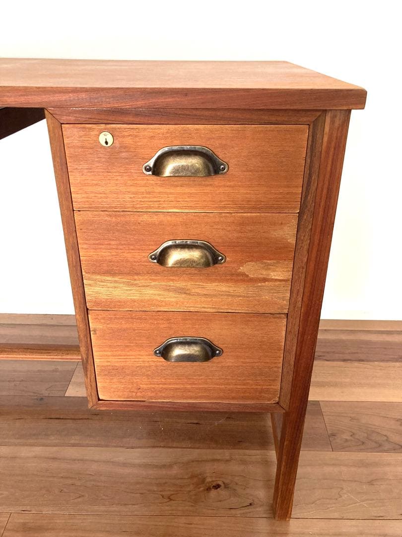 【週末sale】木製の片袖机　ヴィンテージ　昭和レトロ　取っ手交換済み