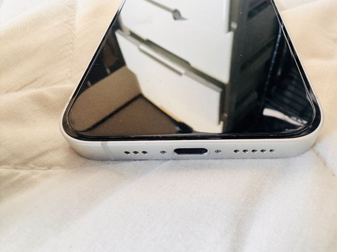 美品　iphone16e 白128gb バッテリー100%