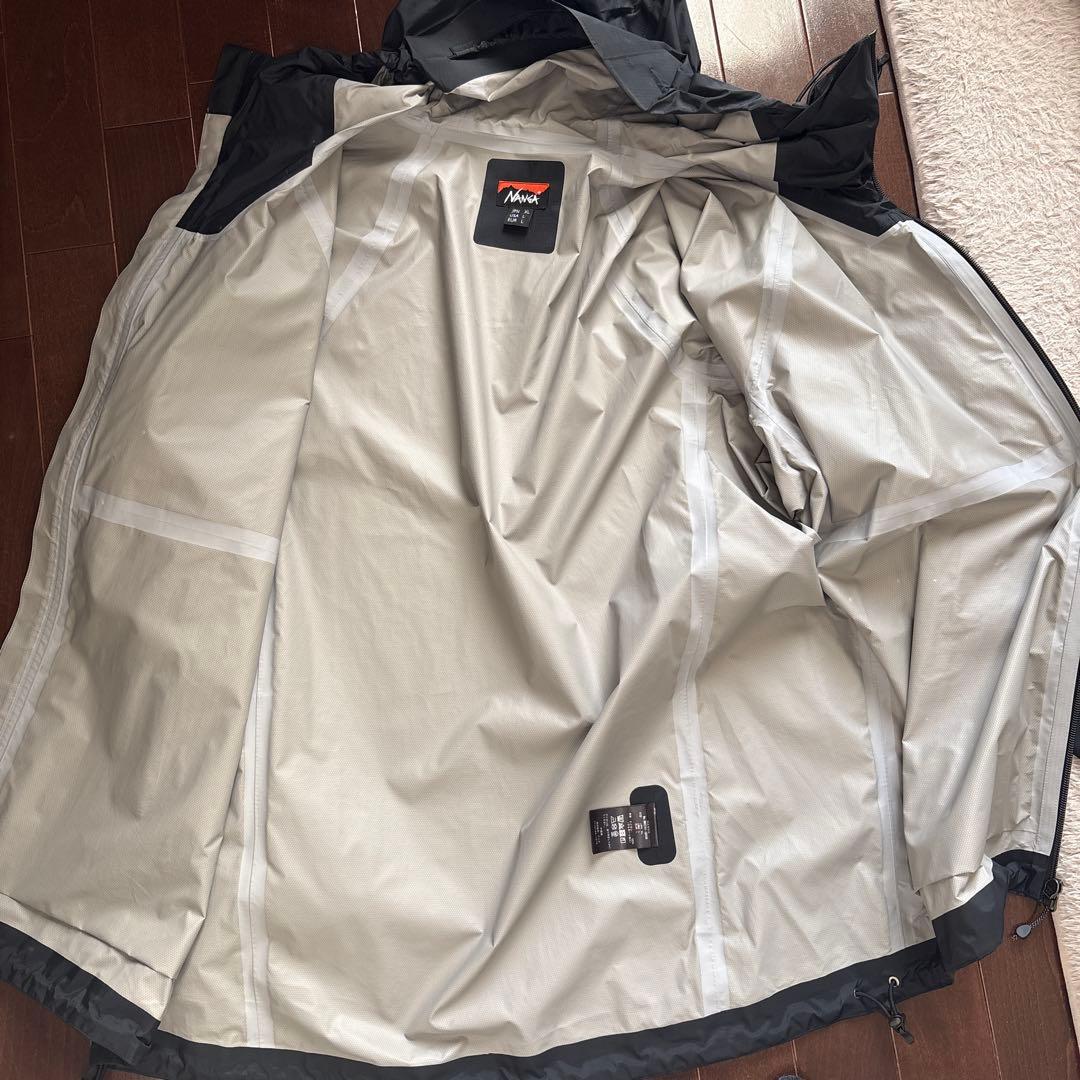 ほぼ新品です！軽くしかも風を通さないのでゴルフにも最適です　NANGA アウター