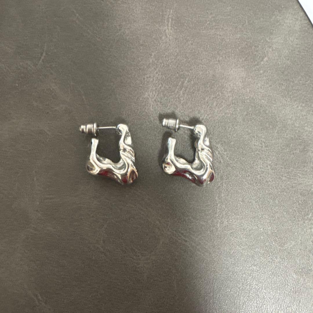 完売品 ジェントルイス ピアス 両耳