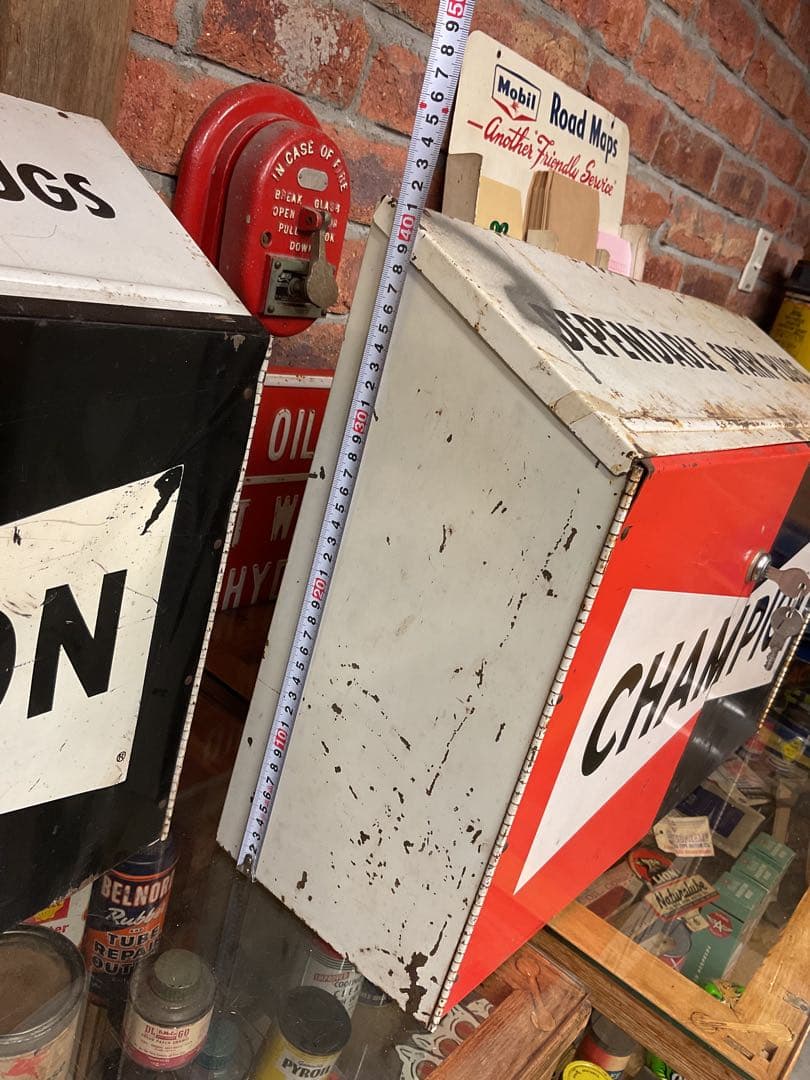 USAチャンピオン　プラグキャビネット　2