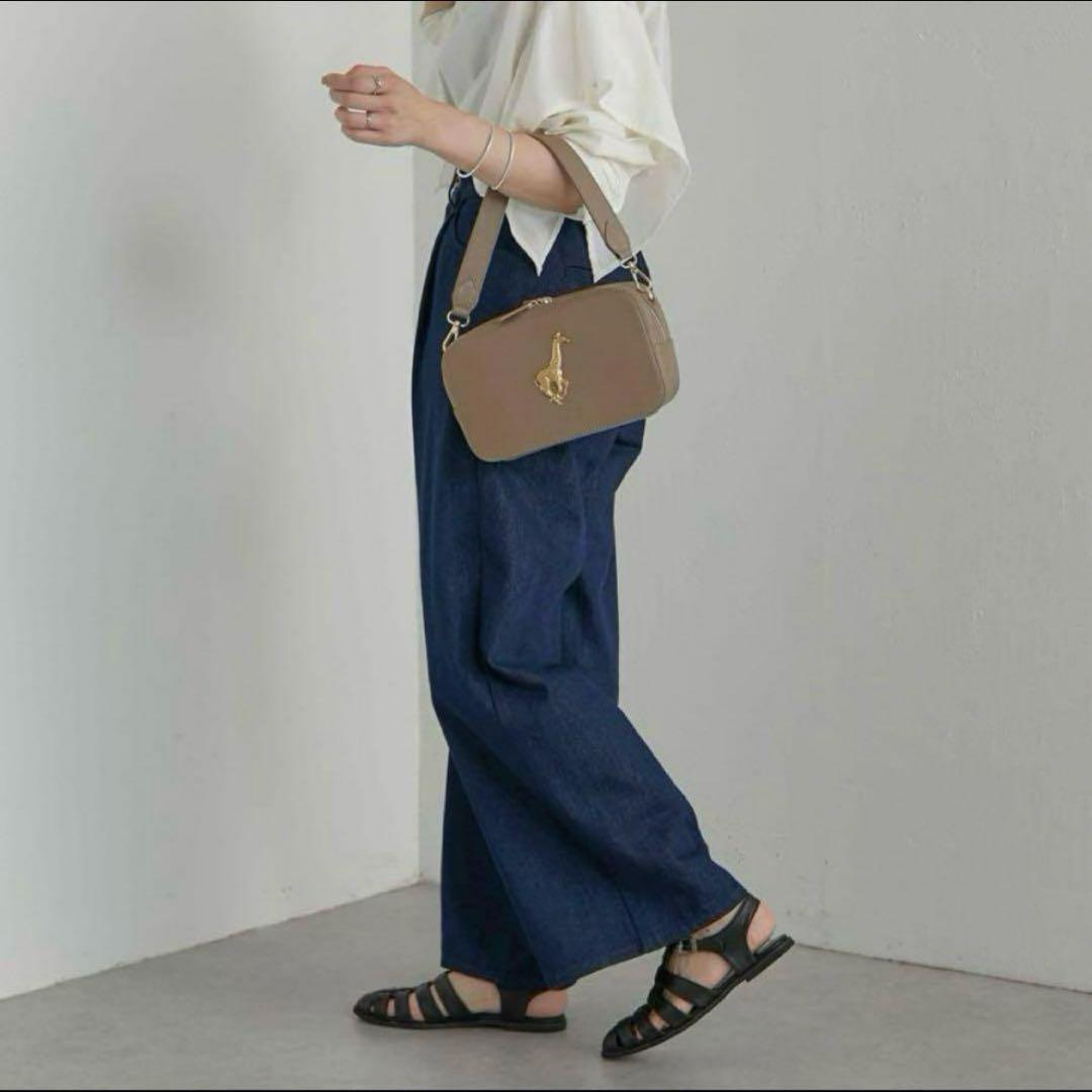 イアパピヨネ ブルックリンチャーム キリン スクエアショルダーバッグ モカ